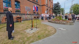 500 lat Reformacji w Ostródzie: nazwanie Ronda Reformacji i odsłonięcie pamiątkowej tablicy 51 500 Lat Reformacji Ostroda Rondo Tablica Gizewiusz 32