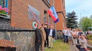 500 lat Reformacji w Ostródzie: nazwanie Ronda Reformacji i odsłonięcie pamiątkowej tablicy 20 500 Lat Reformacji Ostroda Rondo Tablica Gizewiusz 44