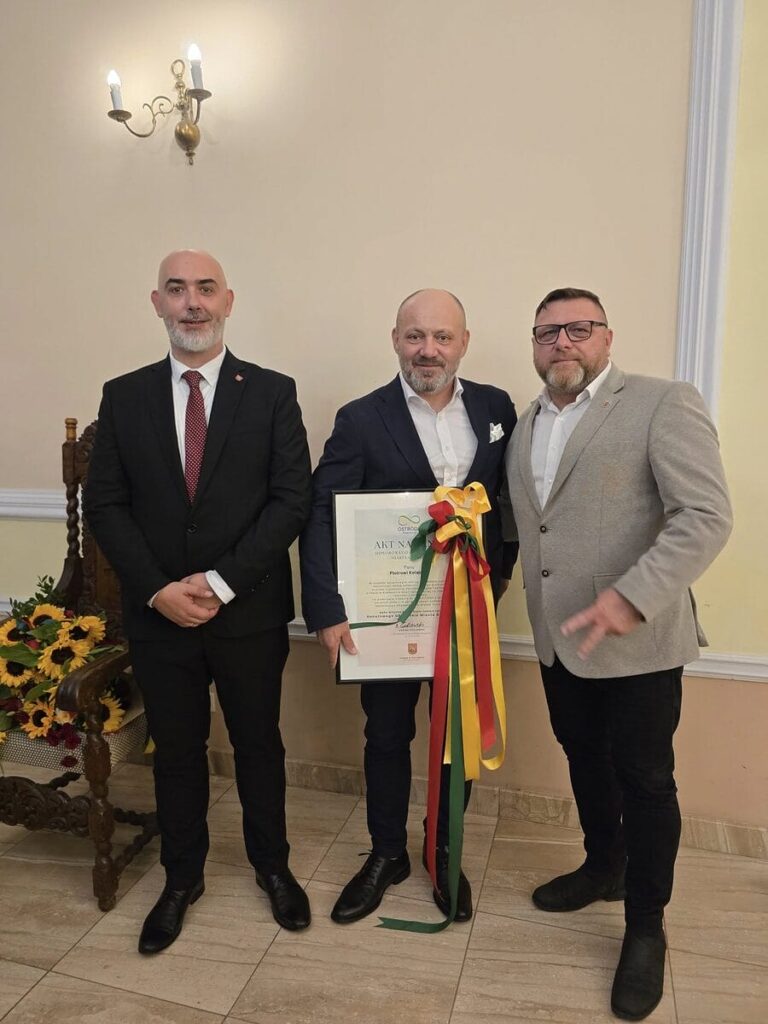 Piotr Kolaj honorowym obywatelem Ostródy. Reggae Town dziękuje swojemu twórcy 12 Piotr Kolaj Honorowym Obywatelem Ostródy
