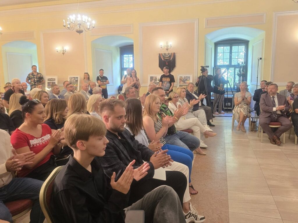 Piotr Kolaj honorowym obywatelem Ostródy. Reggae Town dziękuje swojemu twórcy 18 Piotr Kolaj Honorowym Obywatelem Ostródy