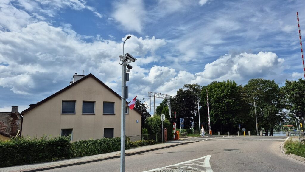 Budki Dróżnicze W Ostródzie Wyburzone. Teraz Bezpieczeństwa Pilnują Kamery.