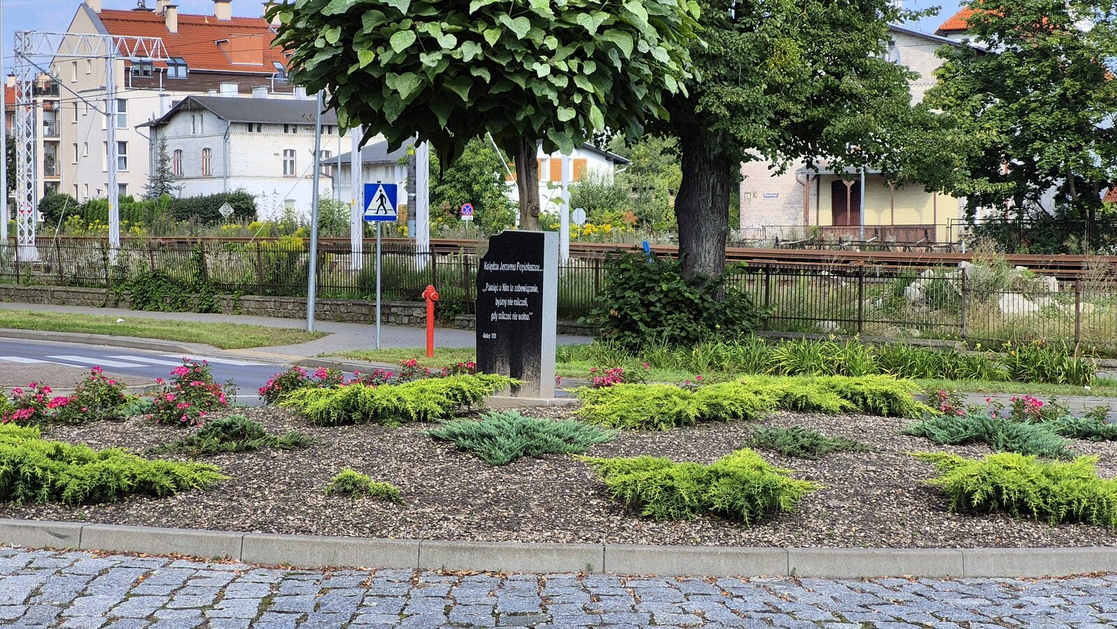 Ostróda: Głaz Popiełuszki do usunięcia. Policja nadal szuka właściciela 1 Głaz Popiełuszki Zostanie Usunięty Z Ronda. Urzędnicy Czekają Na Koniec Policyjnego Postępowania.