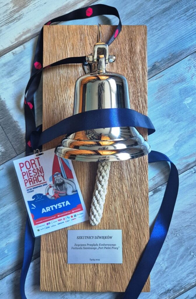 Zdjęcia Z Występu Ostródzkiego Zespołu Szkutnicy Dźwięków Podczas Letniej Edycji Festiwalu Szantowego Port Pieśni Pracy. 
