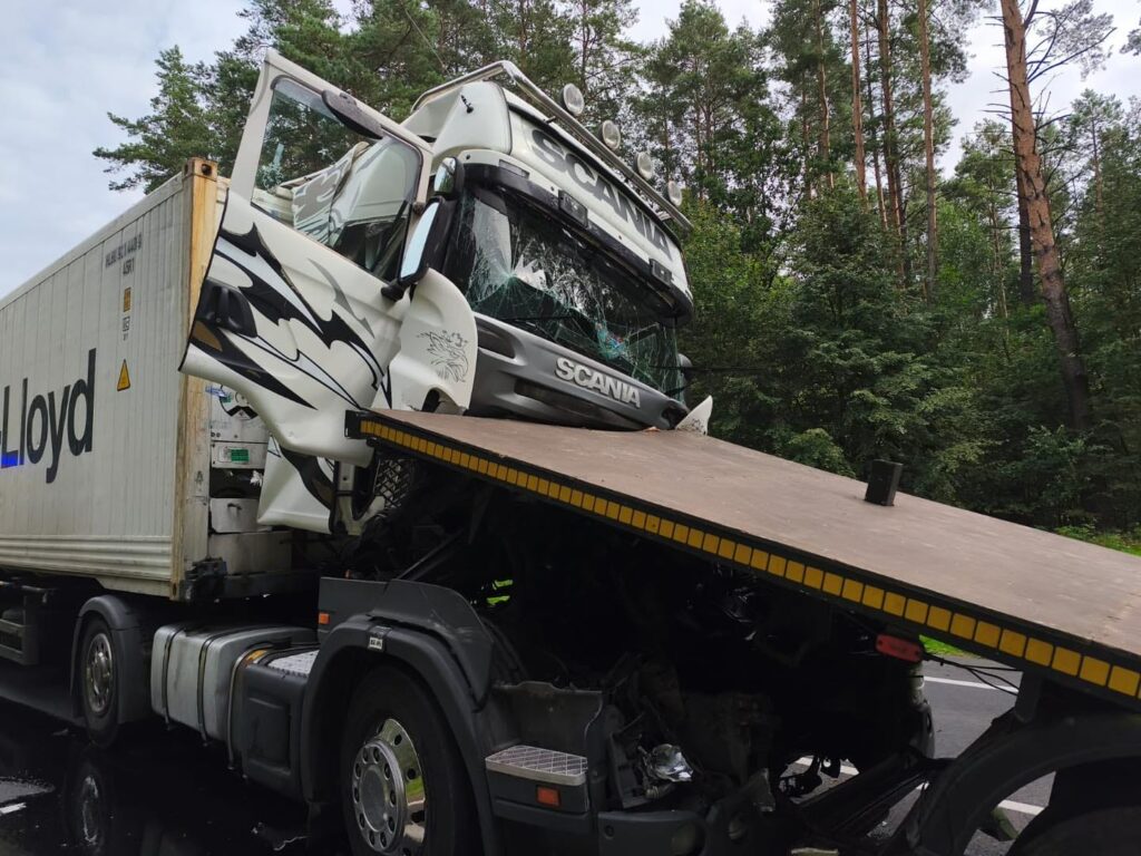 Wypadek Na Drodze Krajowej Numer 16 Ostróda-Olsztyn. W Nagladach Zderzyły Się 3 Ciężarówki.
