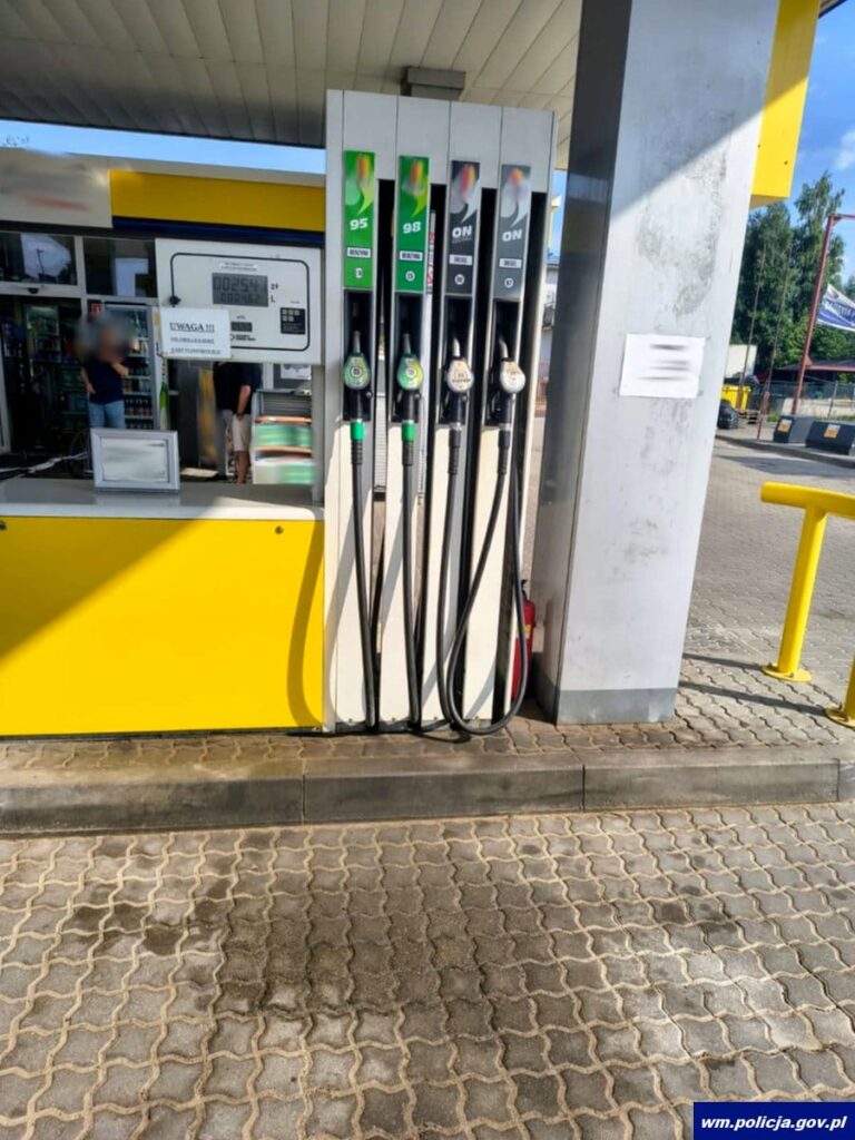 Próbował podpalić znajomych! Są zarzuty po zdemolowaniu stacji benzynowej pod Iławą 4 Próbował Podpalić Znajomych I Spowodował Zagrożenie Na Stacji Paliw.