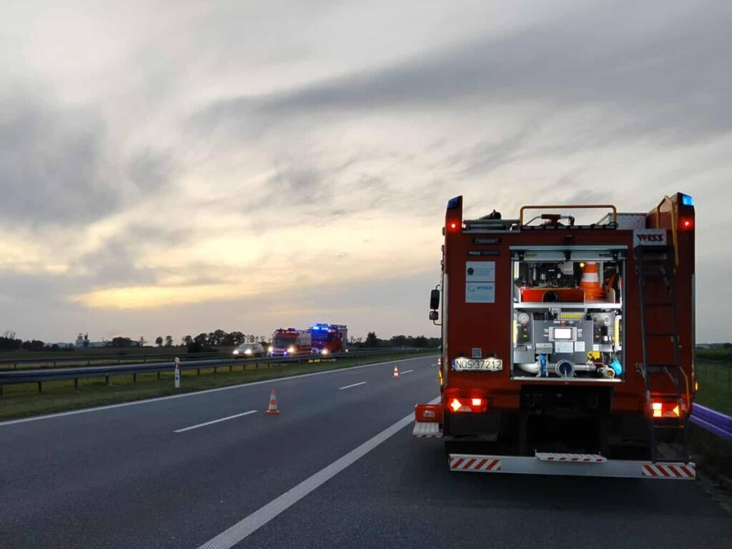 Wypadek na S7 pod Plękitami. Osobówka wjechała w tył Citroëna Jumpera – utrudnienia już minęły 3 Wypadek Na S7