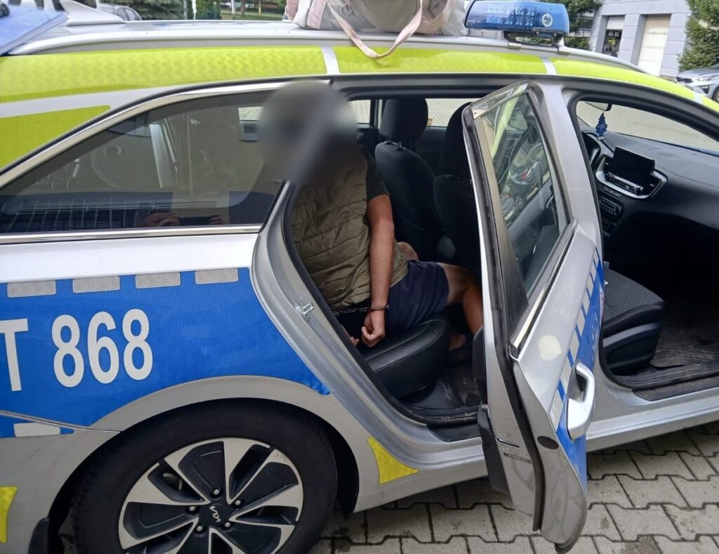 5 lat ukrywał się przed odsiadką. Wpadł przez znak STOP! 2 5 Lat Ukrywał Się Przed Odsiadką. Wpadł Przez Znak Stop!