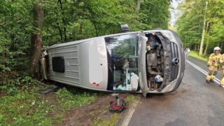 Wypadek na DK16 w gminie Ostróda. Do zdarzenia doszło dziś (25.08) po godzinie 16 w Zawadach Małych. Ze wstępnych informacji wiemy, że bus wypadł z drogi krajowej.