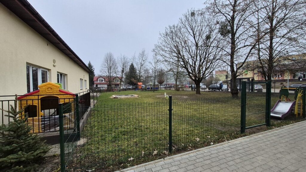 Firma z Poznania wybuduje nam plac zabaw za 280 tysięcy złotych! 2 Plac Zabaw Przy Ulicy Chrobrego W Ostródzie Wybuduje Firma Z Poznania.