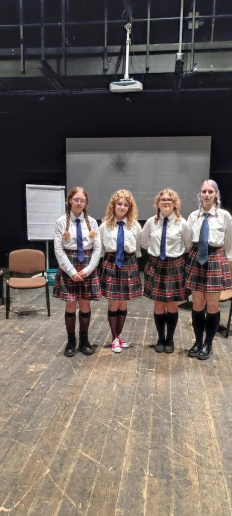 Uczniowie Bażyniaka Zagrali Na Deskach Teatru Imienia Stefana Jaracza W Olsztynie 
