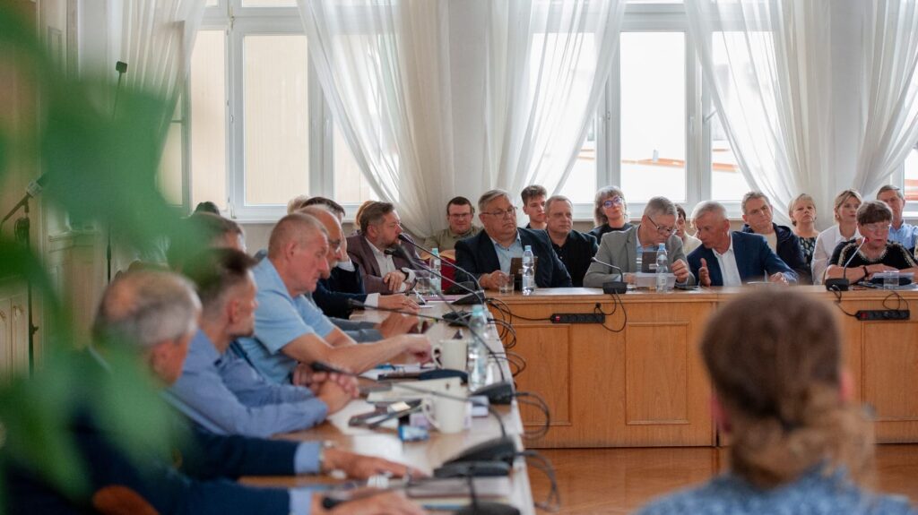 Czy Radni Odbiorą Darmowe Przejazdy Komunikacją Miejską Dzieciom I Młodzieży?