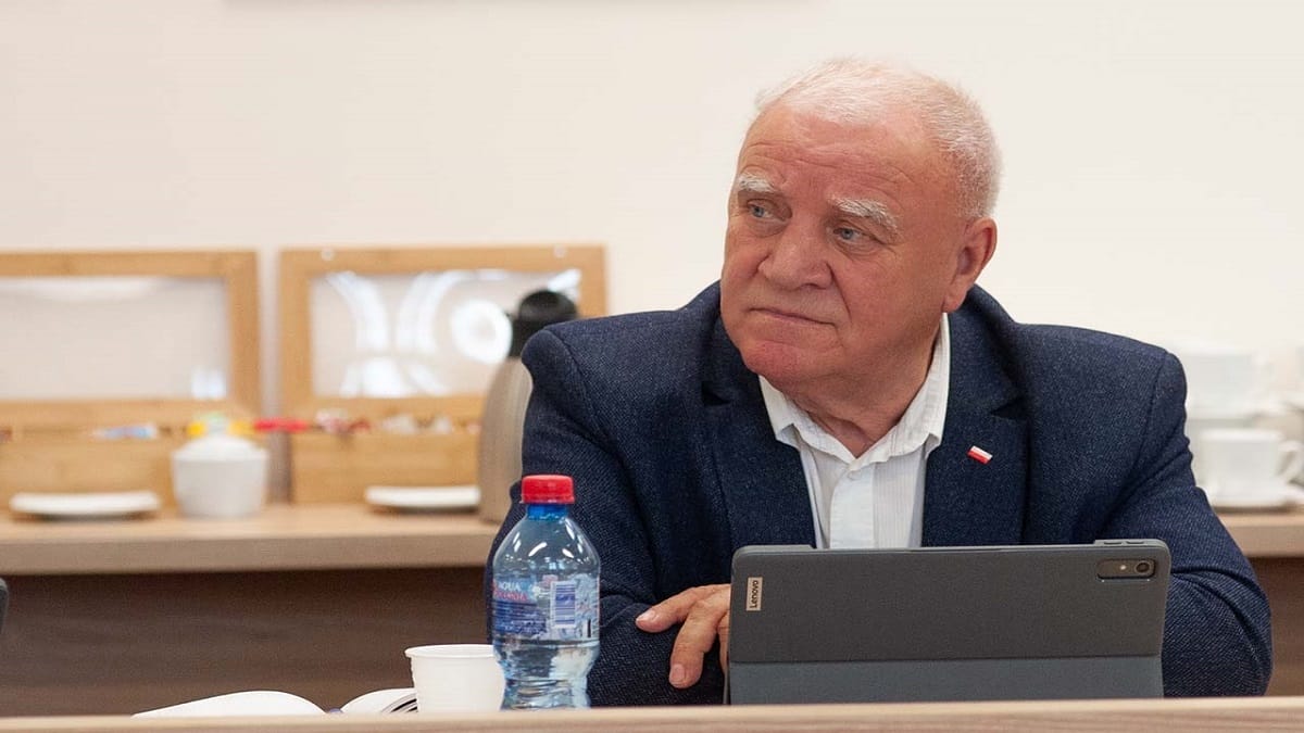 Zbigniew Zabłocki z Prawa i Sprawiedliwości chce obniżki diet radnych w powiecie ostródzkim! Głosowanie w czwartek 1 Zbigniew Zabłocki Radny Rady Powiatu Złożył Wniosek O Obniżkę Diet Dla Radnych. Ile W Tym Populizmu A Ile Troski O Finanse Publiczne?