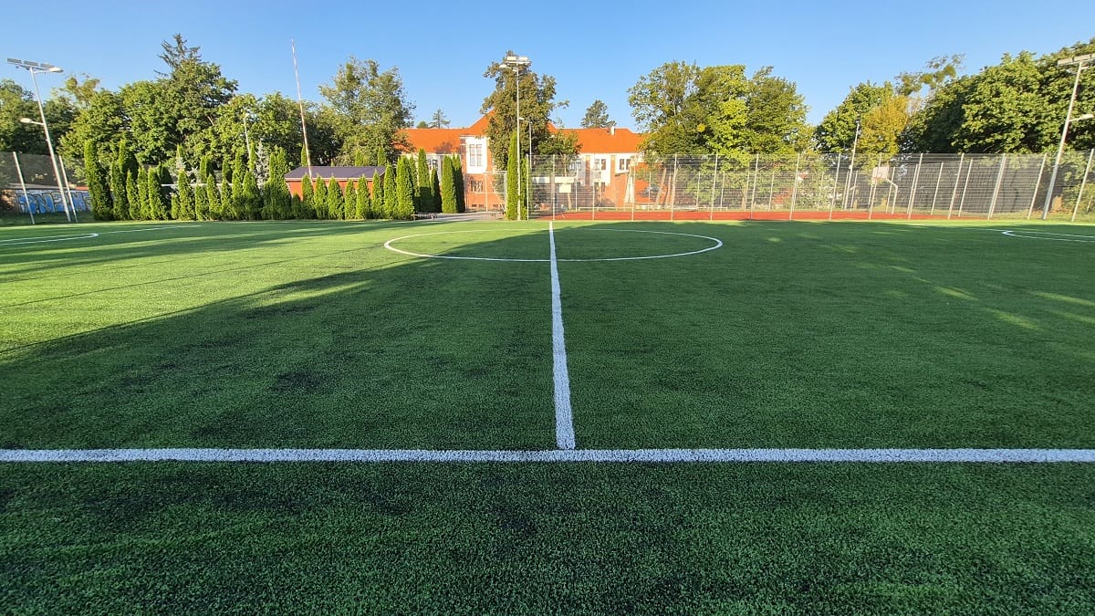 Zakończył Się Remont Orlika Przy Liceum Imienia Jana Bażyńksiego W Ostródzie. To Jedna Z Tegorocznych Inwestycji Starostwa Powiatowego W Ostródzie.