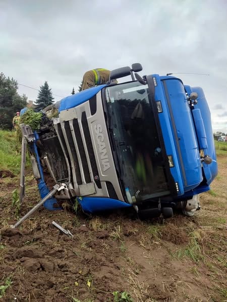 Zderzenie busa z ciężarówką. Ruch na krajówce zablokowany! 3 Zderzenie Busa Z Ciężarówką.