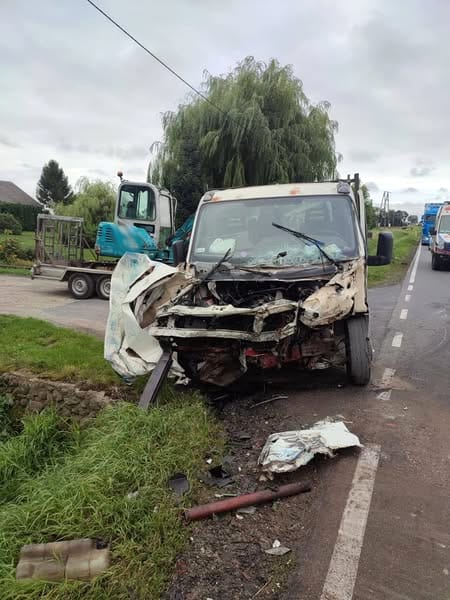 Zderzenie busa z ciężarówką. Ruch na krajówce zablokowany! 2 Zderzenie Busa Z Ciężarówką.
