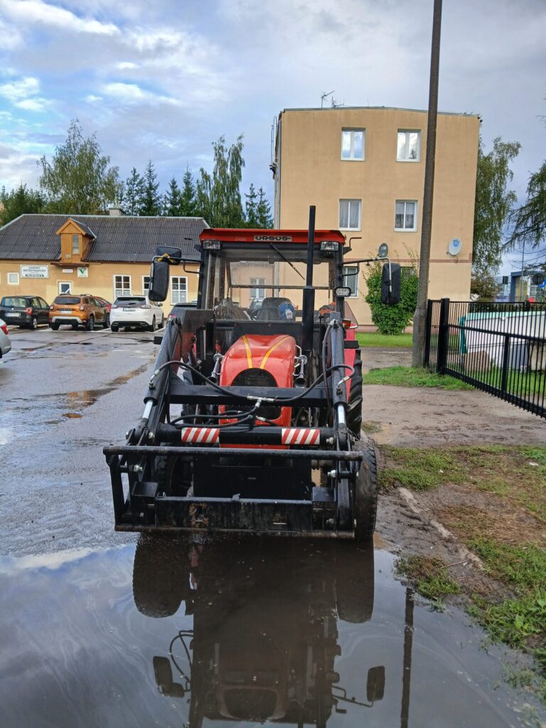 OSTRÓDA: Gratka dla fanów motoryzacji. Zarząd dróg sprzedaje ciągnik URSUS C-360! 5 Gratka Dla Fanów Motoryzacji. Zarząd Dróg Sprzedaje Ciągnik Ursus C-360!
