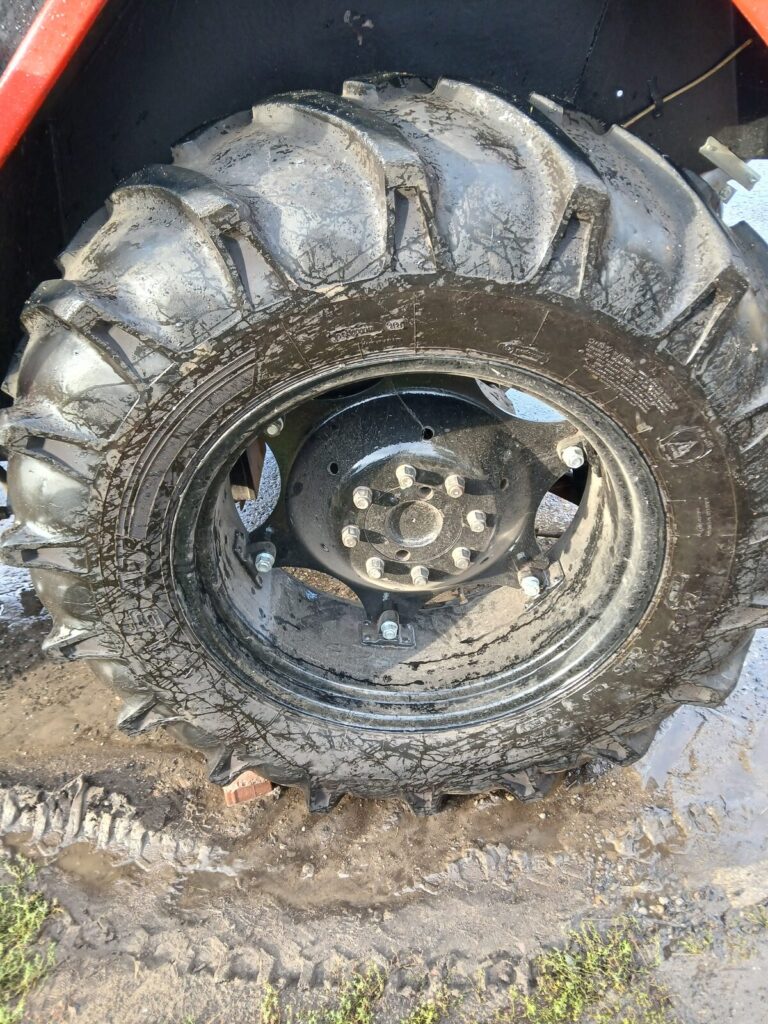 OSTRÓDA: Gratka dla fanów motoryzacji. Zarząd dróg sprzedaje ciągnik URSUS C-360! 4 Gratka Dla Fanów Motoryzacji. Zarząd Dróg Sprzedaje Ciągnik Ursus C-360!