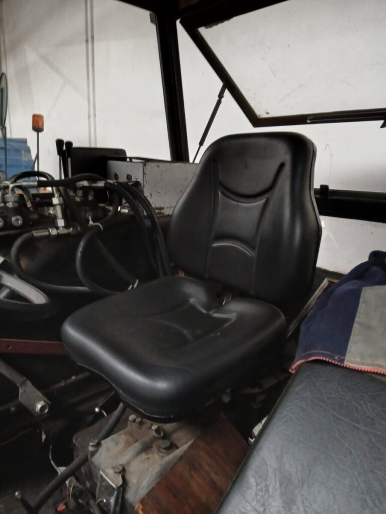 OSTRÓDA: Gratka dla fanów motoryzacji. Zarząd dróg sprzedaje ciągnik URSUS C-360! 8 Gratka Dla Fanów Motoryzacji. Zarząd Dróg Sprzedaje Ciągnik Ursus C-360!