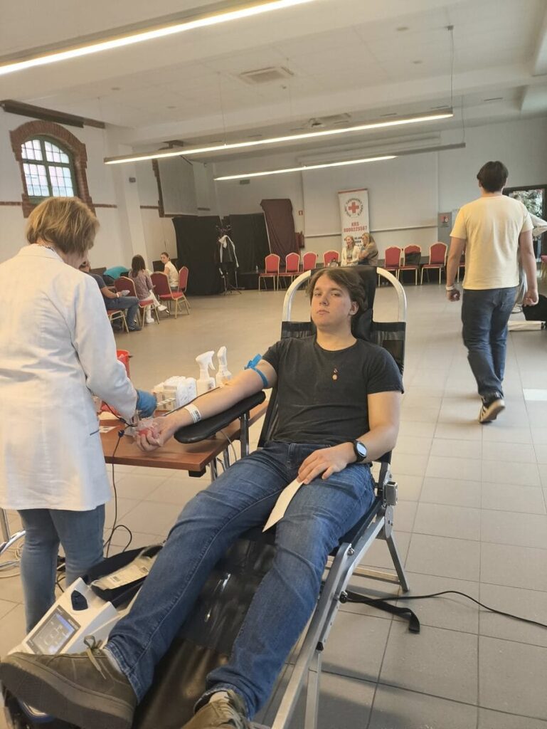 Udana akcja krwiodawstwa. Uczniowie Bażyniaka mają za sobą pierwszy raz 7 Udana Akcja Krwiodawstwa. Uczniowie Bażyniaka Mają Za Sobą Pierwszy Raz. Źródło: Liceum Ogólnokształcące W Ostródzie Imienia Jana Bażyńskiego.
