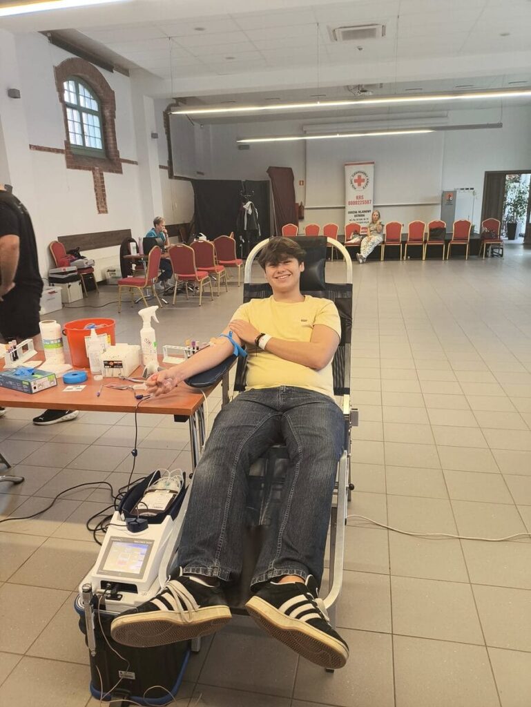 Udana akcja krwiodawstwa. Uczniowie Bażyniaka mają za sobą pierwszy raz 2 Udana Akcja Krwiodawstwa. Uczniowie Bażyniaka Mają Za Sobą Pierwszy Raz. Źródło: Liceum Ogólnokształcące W Ostródzie Imienia Jana Bażyńskiego.