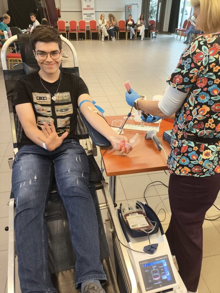 Udana akcja krwiodawstwa. Uczniowie Bażyniaka mają za sobą pierwszy raz 4 Udana Akcja Krwiodawstwa. Uczniowie Bażyniaka Mają Za Sobą Pierwszy Raz. Źródło: Liceum Ogólnokształcące W Ostródzie Imienia Jana Bażyńskiego.