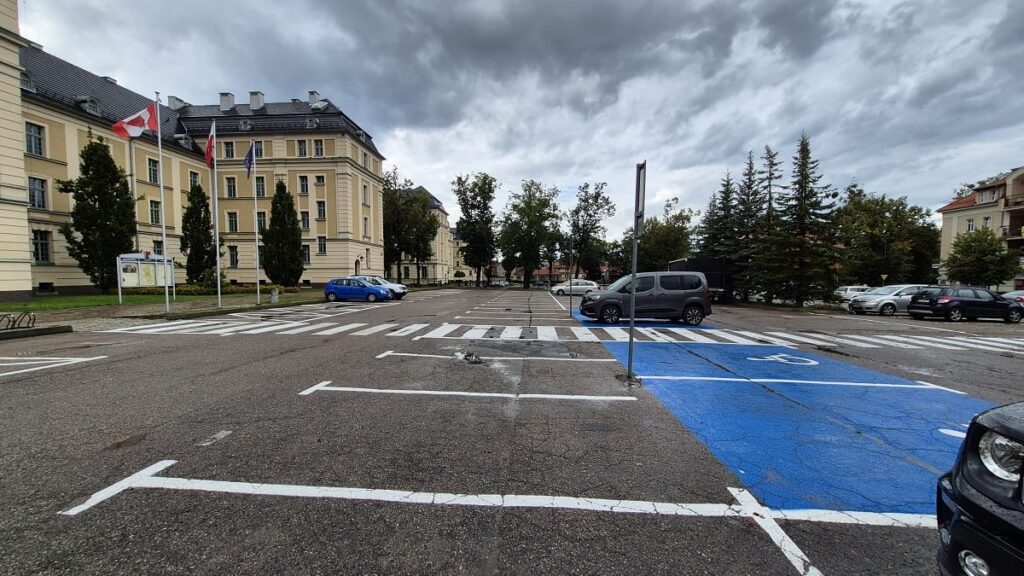 Koniec z dziurami pod Starostwem Powiatowym w Ostródzie. Będzie remont parkingu 15 Koniec z dziurami pod Starostwem Powiatowym w Ostródzie. Będzie remont parkingu