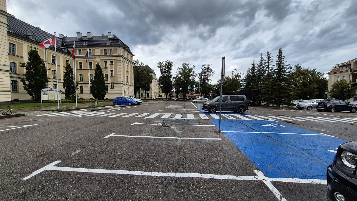 Koniec z dziurami pod Starostwem Powiatowym w Ostródzie. Będzie remont parkingu 1 Koniec Z Dziurami Pod Starostwem Powiatowym W Ostródzie. Będzie Remont Parkingu