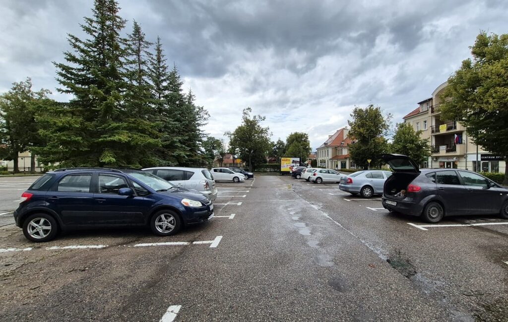Zakończył się remont parkingu przed Starostwem Powiatowym w Ostródzie 2 Koniec Z Dziurami Pod Starostwem Powiatowym W Ostródzie. Będzie Remont Parkingu