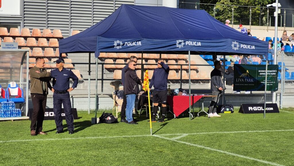 Zagrali Dla Wiktora. Policjanci I Samorządowcy Zjednoczeni W Szczytnym Celu.