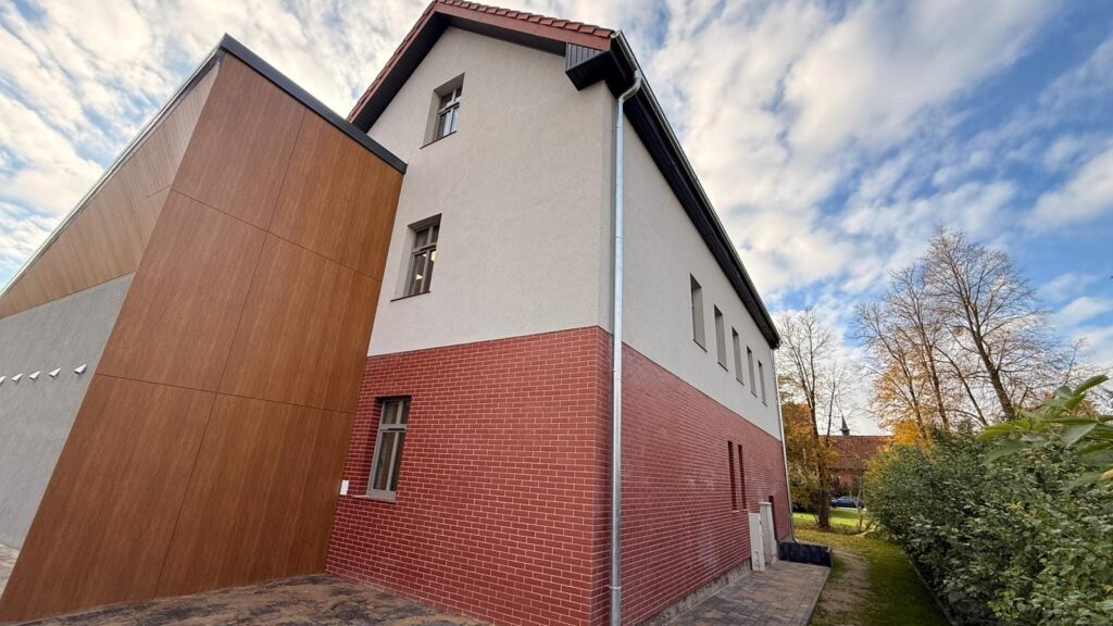 Gminne Centrum Kulturalno-Biblioteczne W Samborowie