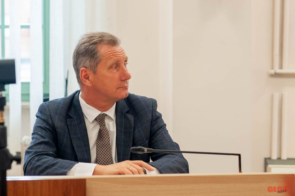 Platforma murem za starostą Wiczkowskim. Winnicki trafiony prawym prostym 2 Platforma Obywatelska Broni Wiczkowskiego