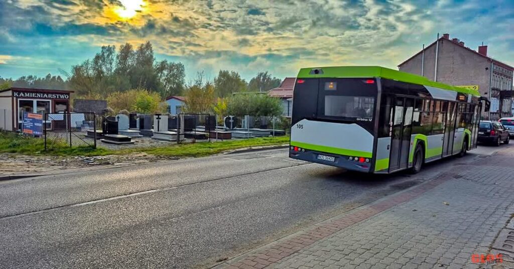 Autobusy we Wszystkich Świętych.