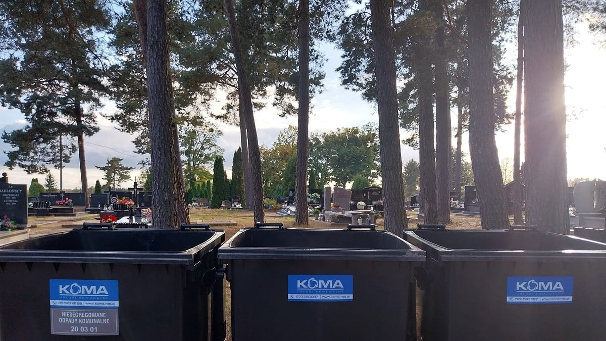 Dodatkowe śmietniki przy cmentarzach w Ostródzie. Rachunek za "pamięć" będzie wysoki! 1 Dodatkowe Śmietniki Przy Cmentarzach W Ostródzie