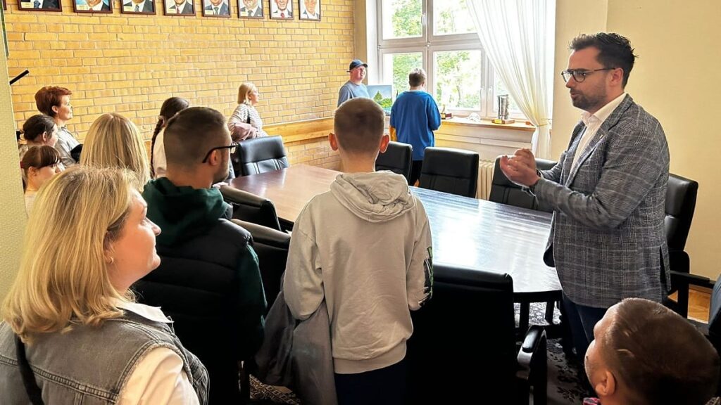 Rolki, lajki i wycieczki. Dąbrowski wyznaczył trendy, a Wiczkowski z Żyndą nadrabia zaległości 2 Dąbrowski Wyznaczył Standardy A Wiczkowski Podąża Przetartym Szlakiem.