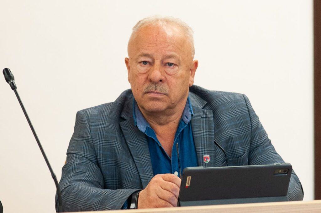 Platforma murem za starostą Wiczkowskim. Winnicki trafiony prawym prostym 3 Edmund Winnicki Radny Rady Powiatu Ostródzkiego