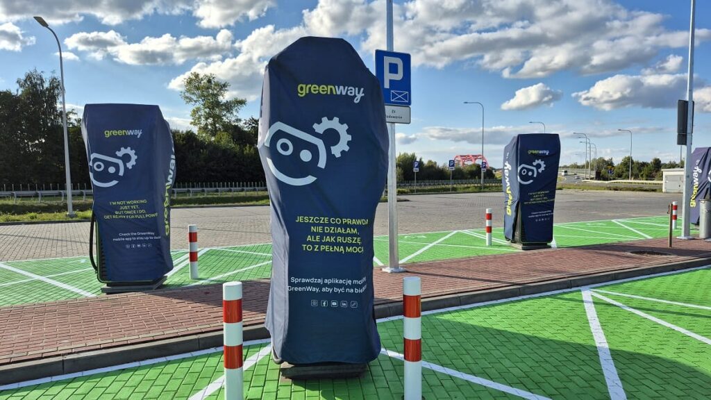 Światowy gigant rozbudowuje stacje ładowania elektryków w Ostródzie 2 Światowy Gigant Rozbudowuje Stacje Ładowania Elektryków W Ostródzie