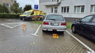 Parking pod przychodnią w Ostródzie - nawet ratownicy nie mają gdzie parkować!