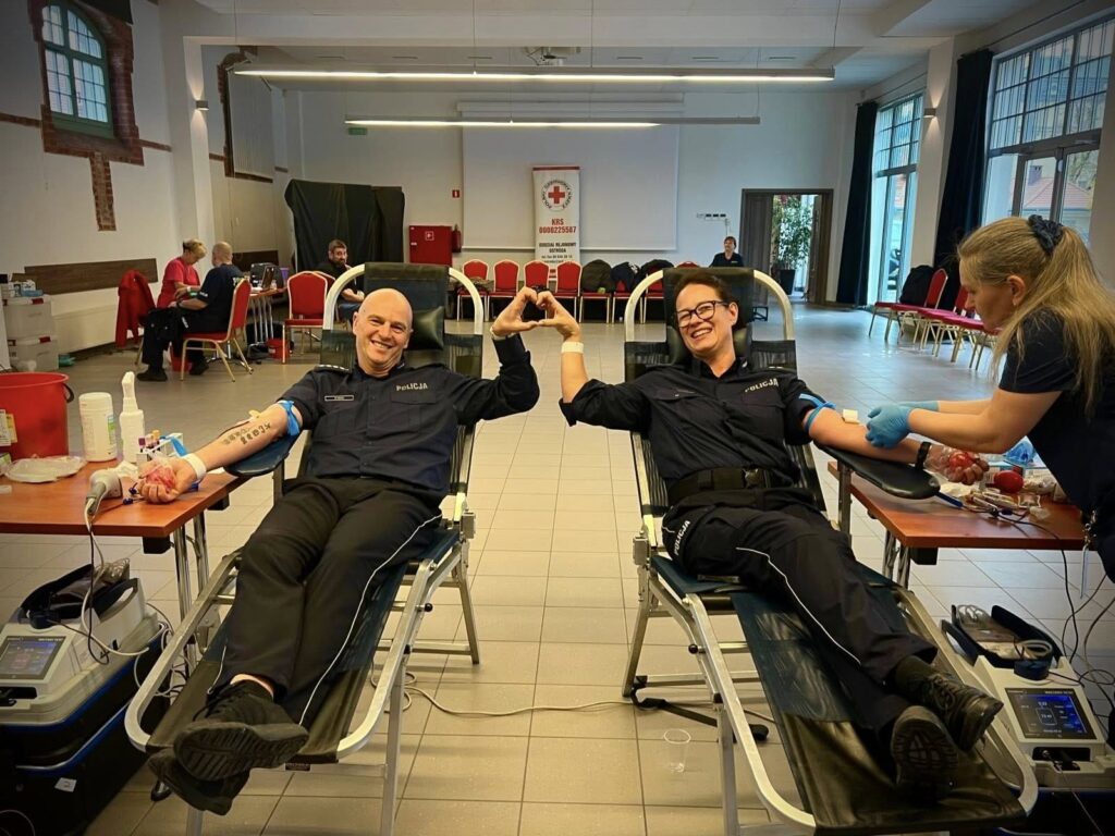 Bezpieczna akcja krwiodawstwa. Wśród dawców policjanci 4 Bezpieczna Akcja Krwiodawstwa. Wśród Dawców Policjanci