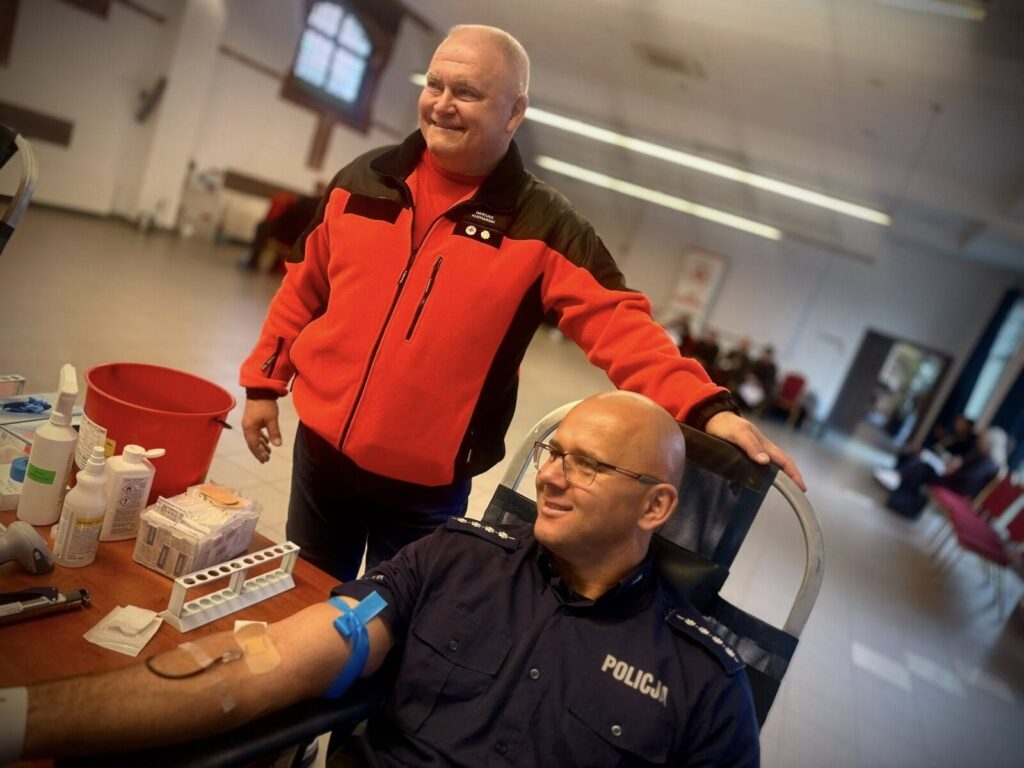 Bezpieczna akcja krwiodawstwa. Wśród dawców policjanci 7 Bezpieczna Akcja Krwiodawstwa. Wśród Dawców Policjanci