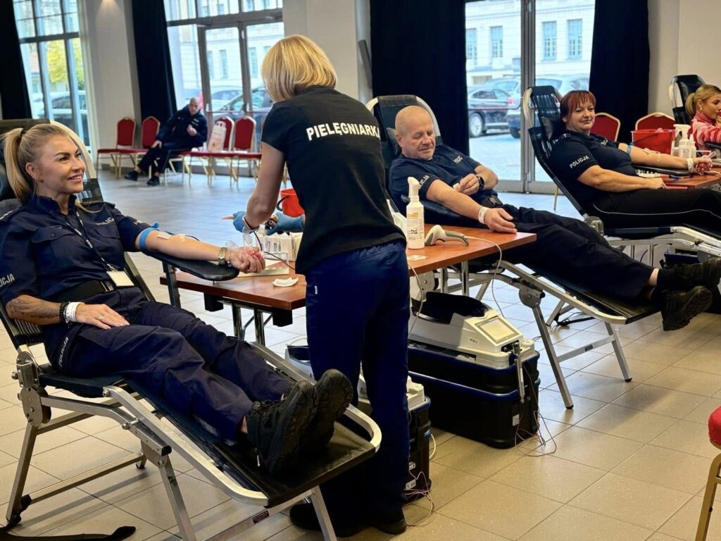 Bezpieczna akcja krwiodawstwa. Wśród dawców policjanci 3 Bezpieczna Akcja Krwiodawstwa. Wśród Dawców Policjanci
