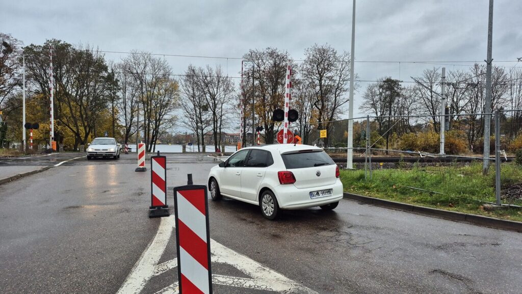 Zniszczony szlaban kolejowy w Ostródzie. Surowa kara dla sprawcy 4 Zniszczony Szlaban Kolejowy W Ostródzie. Surowa Kara Dla Sprawcy