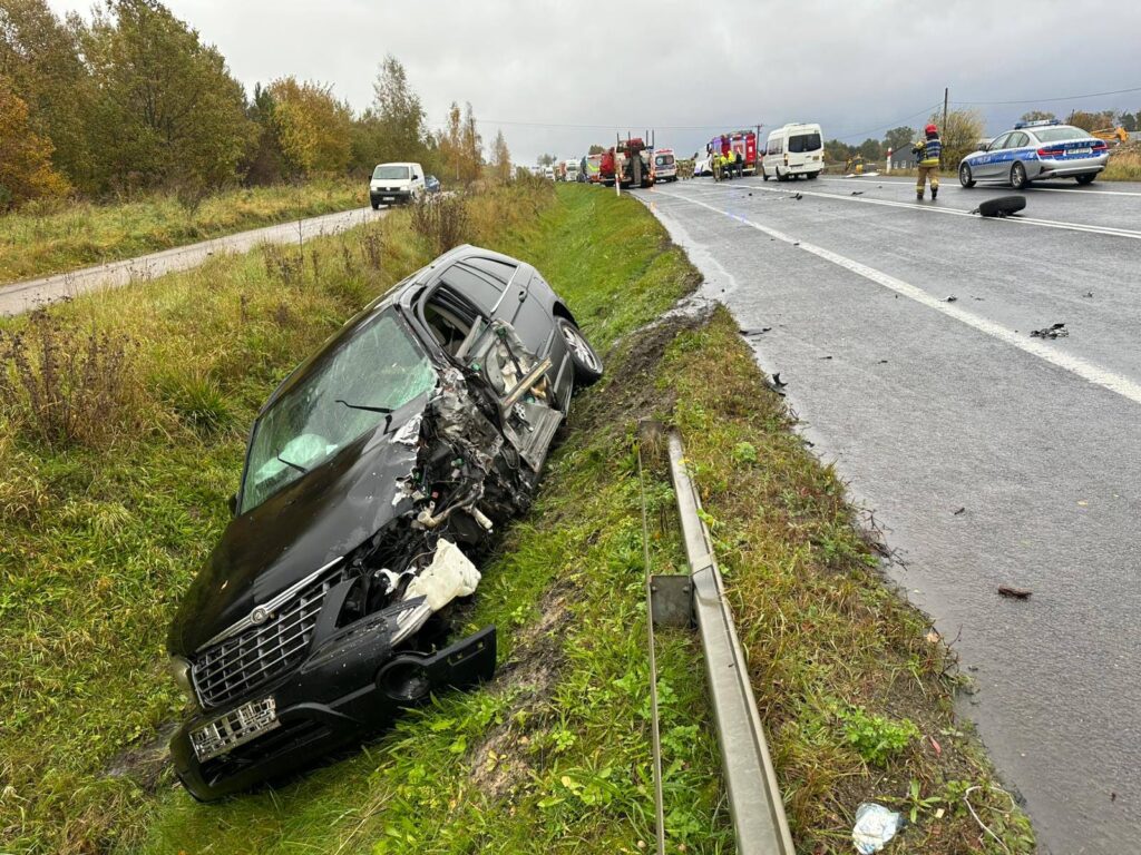 REGION: Wypadek autobusu i osobówki pod Barczewem. Długa akcja strażaków 19 Wypadek Autobusu I Osobówki Pod Barczewem. Długa Akcja Strażaków