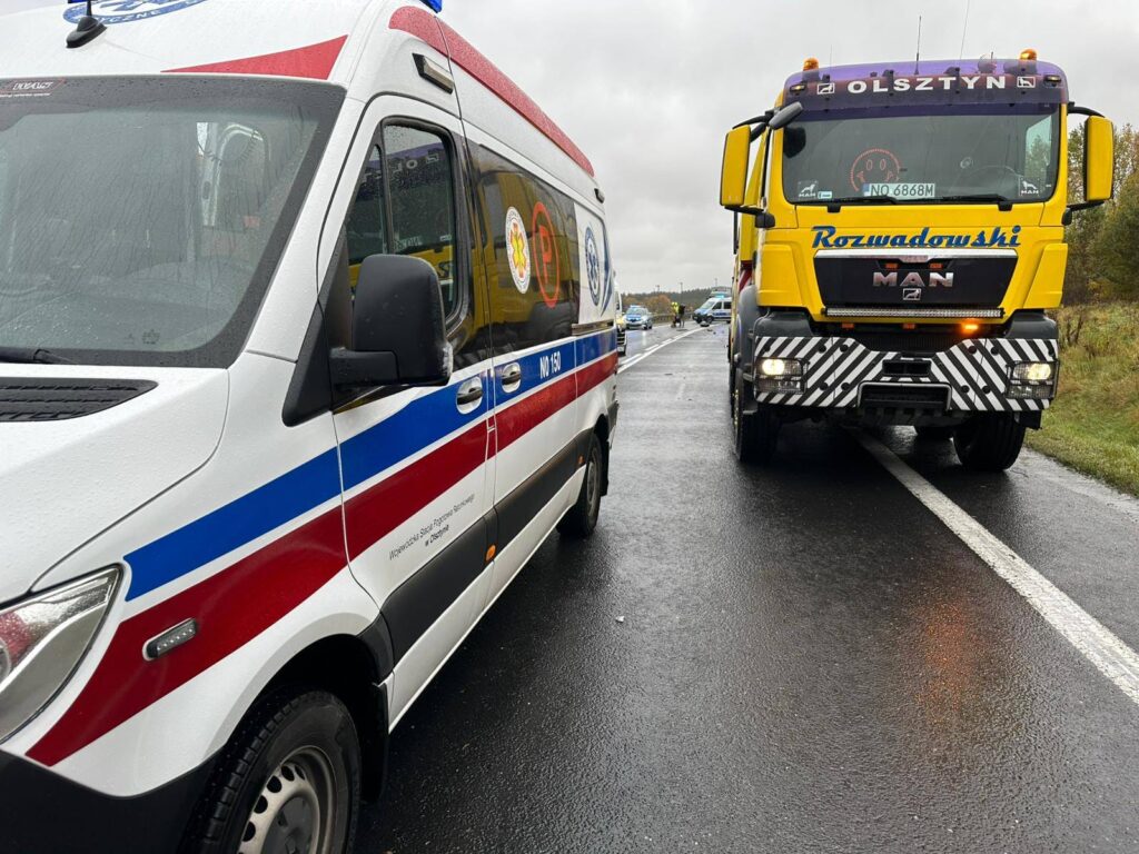 REGION: Wypadek autobusu i osobówki pod Barczewem. Długa akcja strażaków 10 Wypadek Autobusu I Osobówki Pod Barczewem. Długa Akcja Strażaków