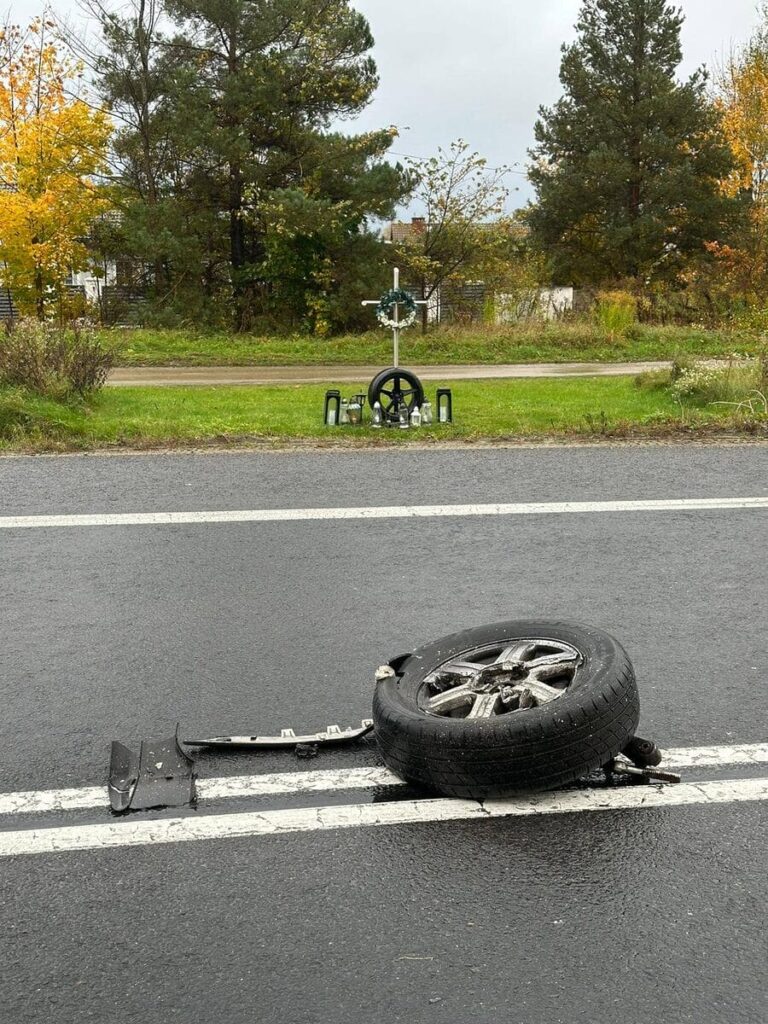 REGION: Wypadek autobusu i osobówki pod Barczewem. Długa akcja strażaków 4 Wypadek Autobusu I Osobówki Pod Barczewem. Długa Akcja Strażaków