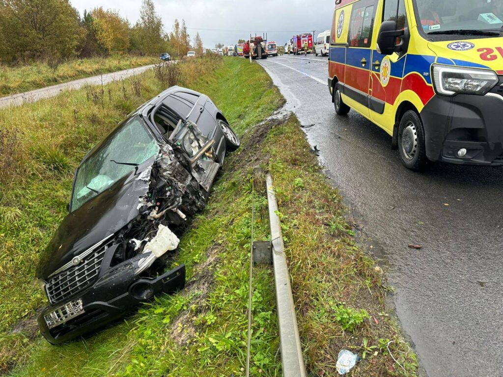 REGION: Wypadek autobusu i osobówki pod Barczewem. Długa akcja strażaków 5 Wypadek Autobusu I Osobówki Pod Barczewem. Długa Akcja Strażaków