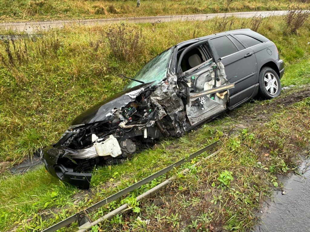 REGION: Wypadek autobusu i osobówki pod Barczewem. Długa akcja strażaków 12 Wypadek Autobusu I Osobówki Pod Barczewem. Długa Akcja Strażaków