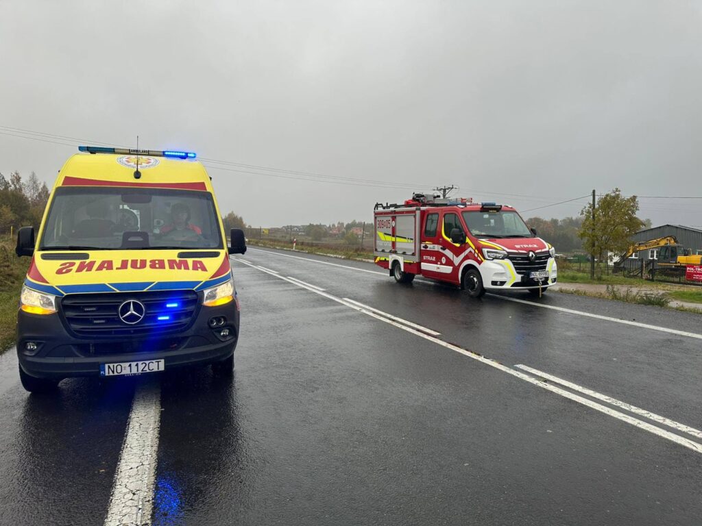 REGION: Wypadek autobusu i osobówki pod Barczewem. Długa akcja strażaków 7 Wypadek Autobusu I Osobówki Pod Barczewem. Długa Akcja Strażaków