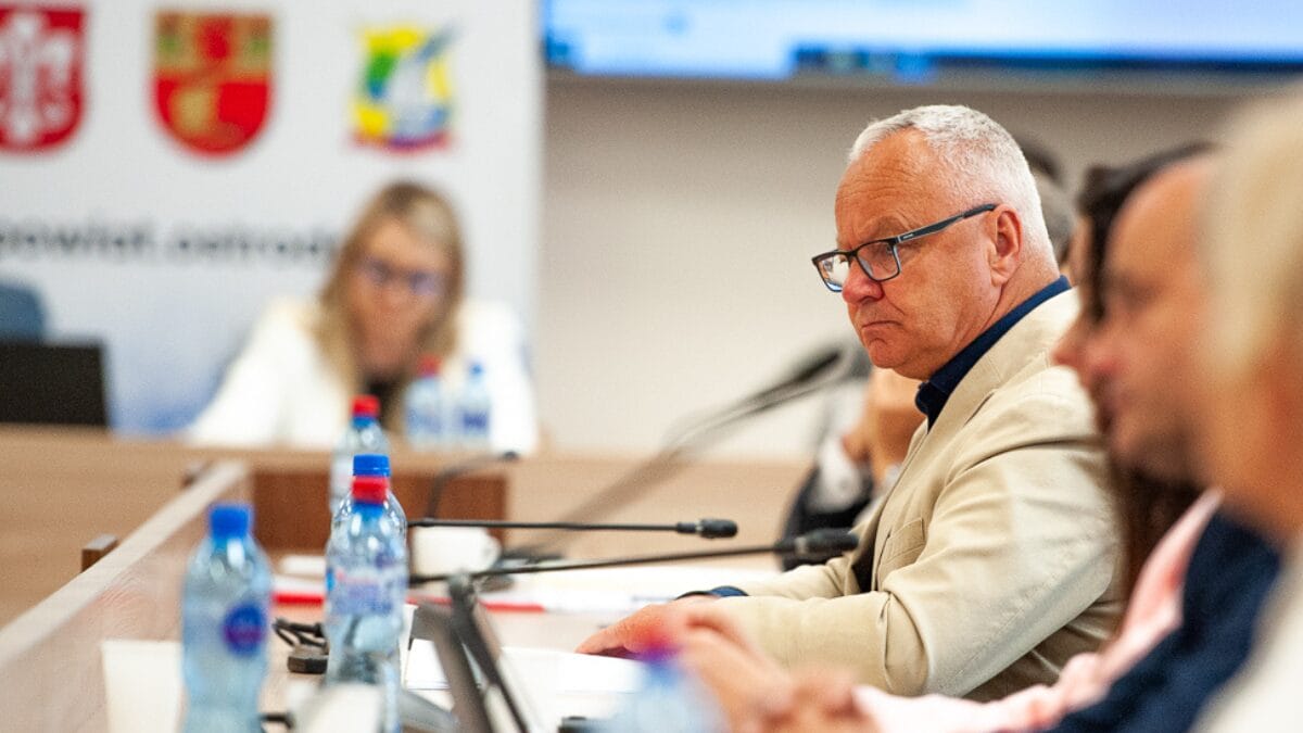 Platforma murem za starostą Wiczkowskim. Winnicki trafiony prawym prostym 1 Platforma Krzysztof Żynda