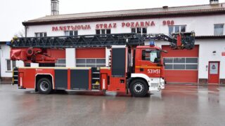 Drabina Rosenbauer nadal stoi w garażu. Strażacy z Ostródy czekają na wynik mediacji