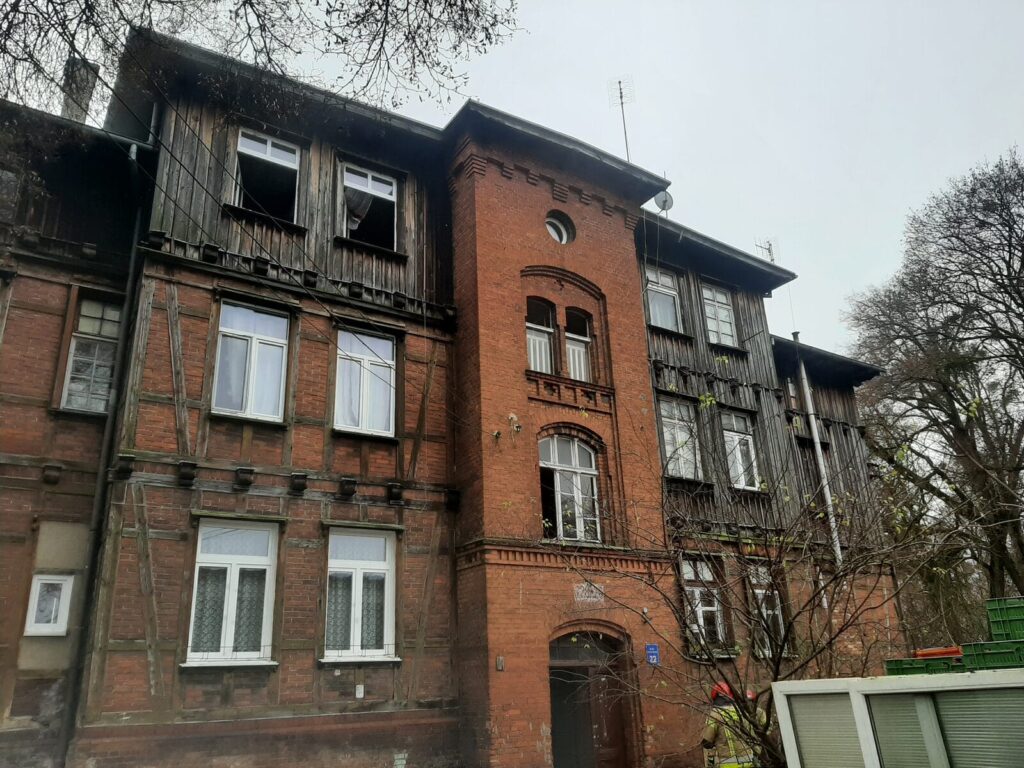 Pożar butli z gazem w budynku przy ulicy Garnizonowej w Ostródzie 6 Pożar Butli Z Gazem W Budynku Przy Ulicy Garnizonowej W Ostródzie